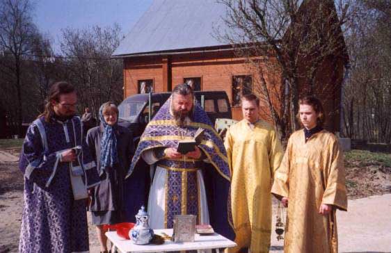 Молебен весной 2002 года